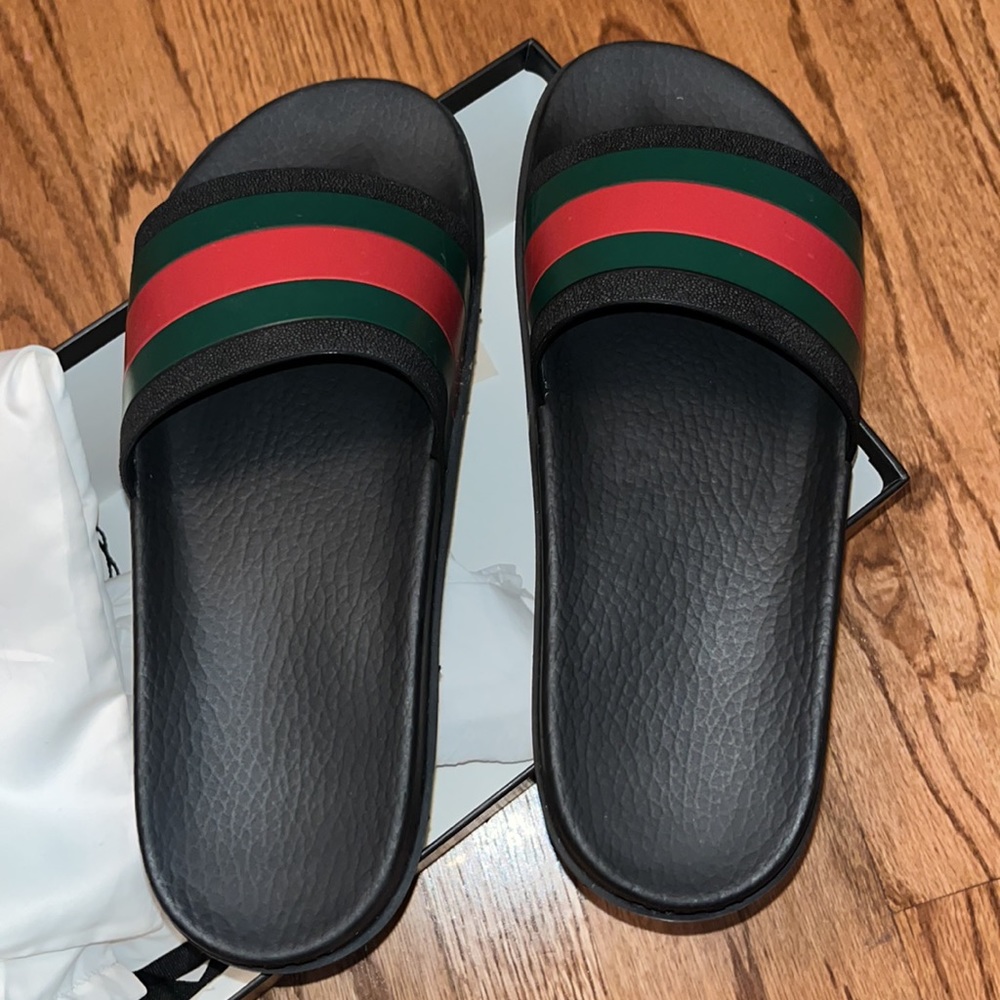 Brand new, never worn Gucci slides/sandals